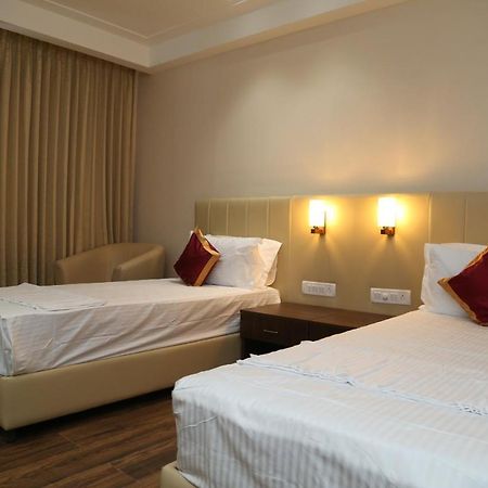 Hotel Skanda Palace Thiruttani Exterior foto